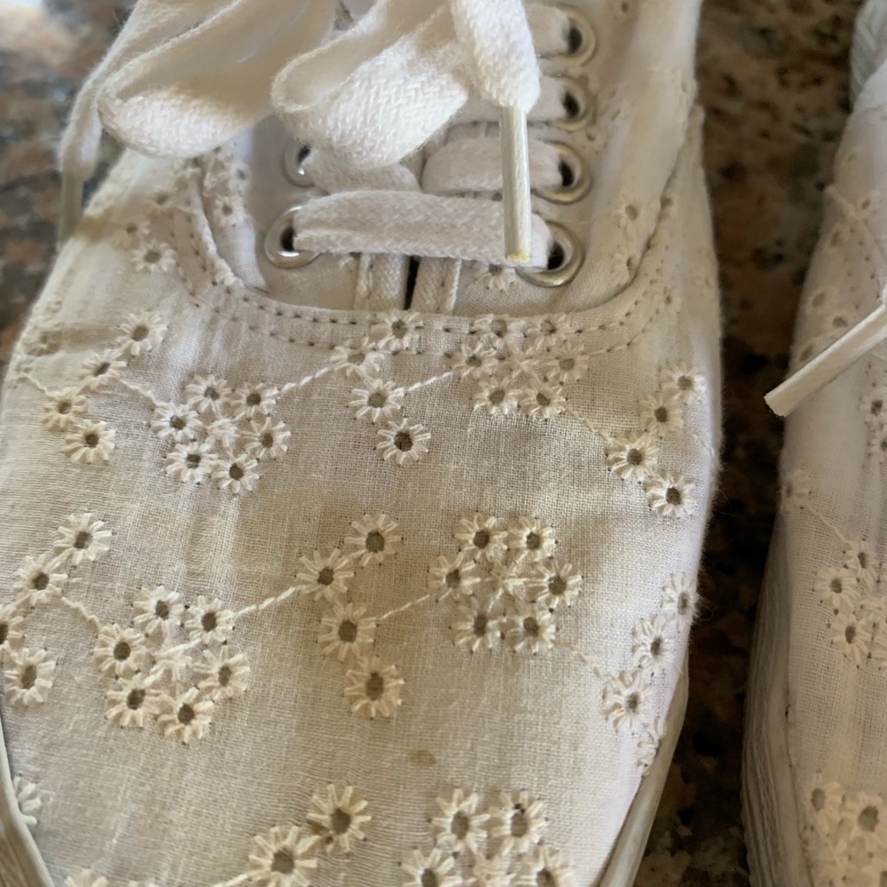 White Shoes - Picture 3 of 6